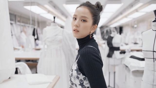 Jisoo "AMORTAGE" смотреть онлайн