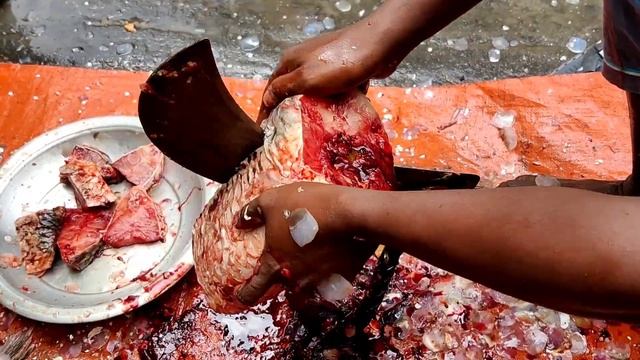 Big Golden Carp Fish Cutting Skills Live In Fish Market | Fish Cutting Skills Bangladesh смотреть онлайн