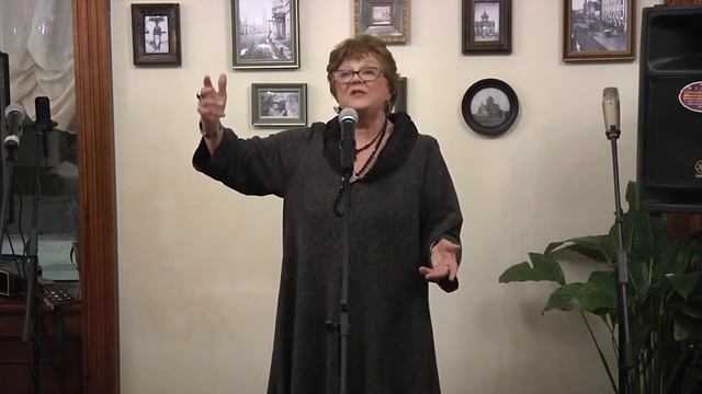 Алина Покровская на творческом вечере Елены Исаевой