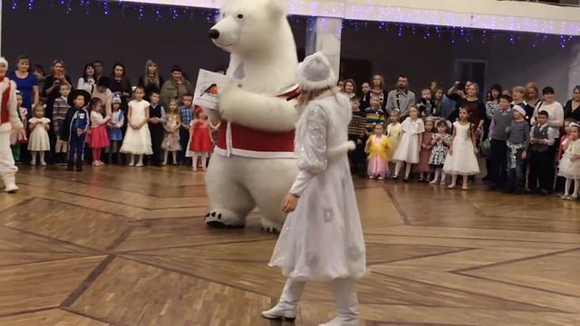 Новый год, крутой медведь, год петуха смотреть онлайн