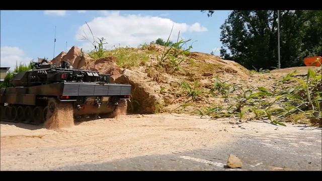 TAMIYA RC-Leopard 2a5, FullOption, Geländefahrten 3 смотреть онлайн