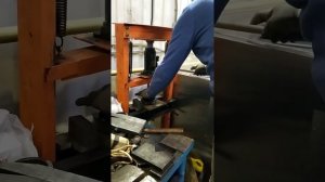 Выравнивание шкива компрессора кондиционера прессом