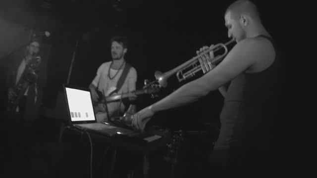 Pink Freud Plays Autechre - BIKE [live]