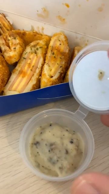 Auntie Anne’s Ham Cheese Truffle Sauce Mini Sandwich #unboxfood #auntieannes #hamandcheese #truffe