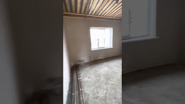 Оштукатурили дом. Ещё не высох. Когда высохнет вообще красота будет. смотреть онлайн