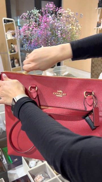 Сумка Coach на коротком ремне с замком (Красная) смотреть онлайн