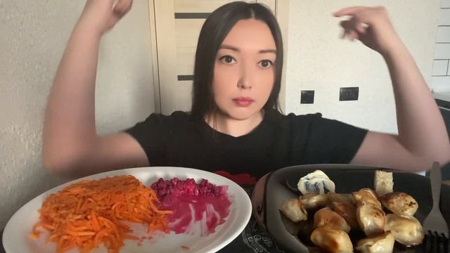 МУКБАНГ жаренные пельмени 👍 смотреть онлайн
