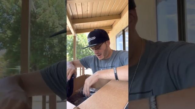 Highsman Merch Unboxing Ft Hoodie, Sweatpants, Socks, Tee-Shirt, and Mini Pelican Case смотреть онлайн