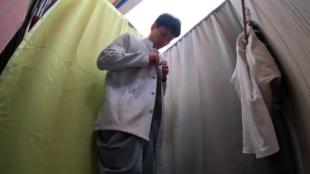 🇹🇭 Lần đầu mặc trang phục truyền thống của Thái Lan| Thai Men Traditional Dress in Bangkok. смотреть онлайн