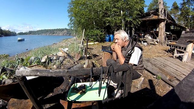 Рыбка поджаривается