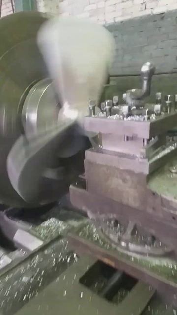 токарные работы дип 500.торцуем растачиваем под конус. смотреть онлайн