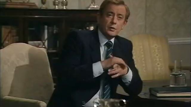 Yes, Prime Minister - Channel Tunnel jurisdiction (S02E03) смотреть онлайн