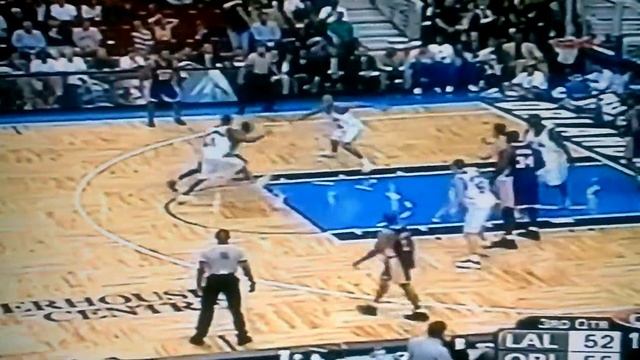 Kobe finger roll in the paint смотреть онлайн