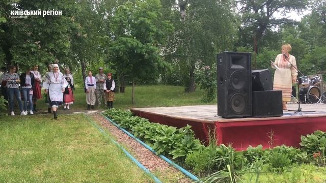 Автентичний український стрій на святі села Плюти від Обухівського народного центру мистецтв смотреть онлайн