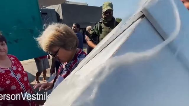 Партия продуктовых наборов доставлена в шесть населенных пунктов Чаплинского и Каланчакского районо смотреть онлайн
