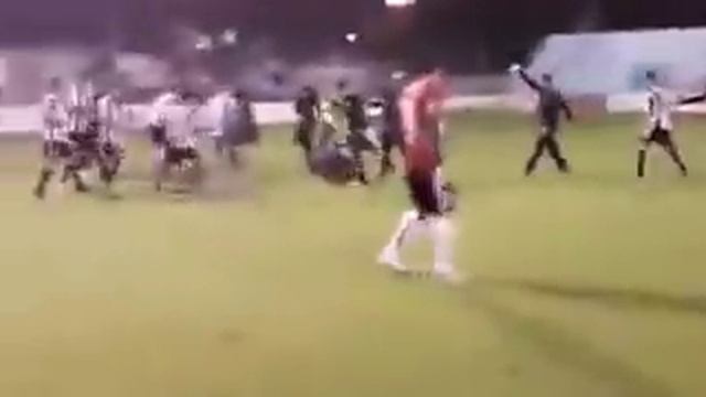 Estudiantes de Rio Cuarto vs Central Cordoba suspendido por agresiones de hinchas cordobeses смотреть онлайн