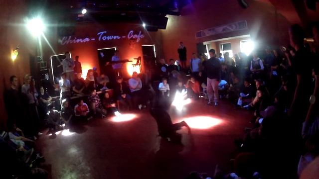 Vintovka 9 Bboys 1vs1 Ray(SHR) vs Komar 1 round смотреть онлайн