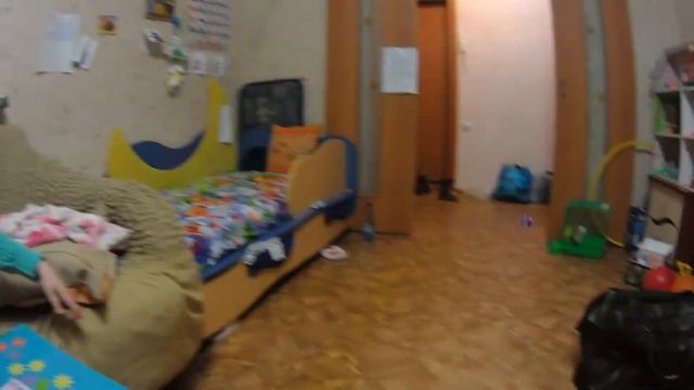 Мисс Виталина и Страна Лошадей раскрывает Киндер и показывает хомячка смотреть онлайн