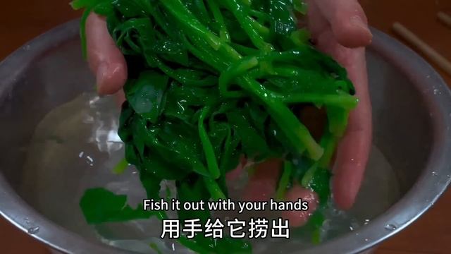 沒想到把雞蛋倒進菠菜裏面，這個做法火了，口感鮮嫩入味 #家常菜 #美食 #烹飪 #健康 #雞蛋 #菠菜 #cooking #delicious #egg #spinach #chinesefood