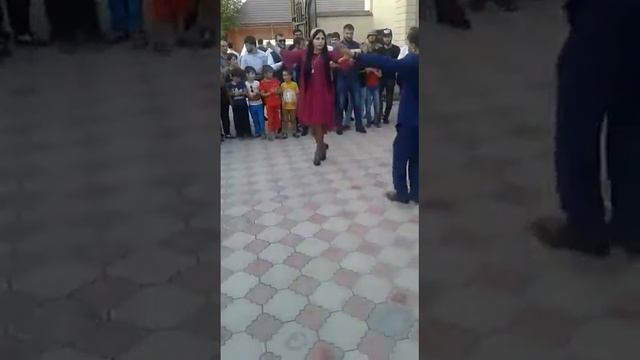 МАЛЫЙ И ЛАУРА))) ТАНЦУЮТ ШИКАРНО смотреть онлайн