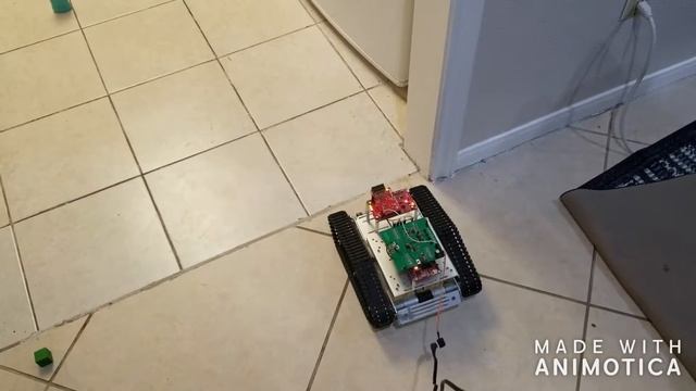 Robot Tank With Camera: Camera Detects The Distance of Objects смотреть онлайн