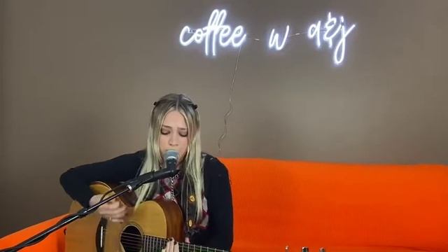 Artist Spotlight: "fu2" by Mia Morris (Coffee W/ A&J Exclusive Performance) смотреть онлайн