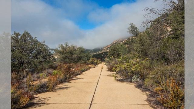 Stan Ridgway - Heat Takes a Walk (audio boost w/ old road photo) смотреть онлайн