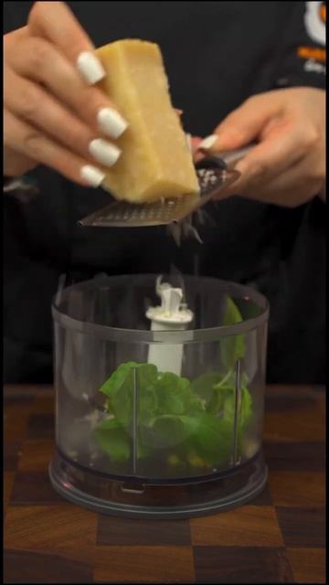 Linguine al pesto di limone e pangrattato croccante - Ricetta fresca, semplice e saporita 🍋 #shorts смотреть онлайн
