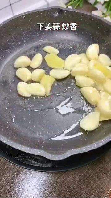 香菇焖鸡煲 смотреть онлайн