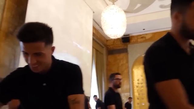 VÌ SAO CÁC CẦU THỦ GIÁ 100 TRIỆU EURO BÂY GIỜ XUẤT HIỆN NHIỀU NHƯ LÁ RỤNG NGOÀI ĐƯỜNG смотреть онлайн