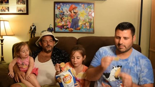 Lay's Do Us A Flavor Review 2015 - Truffle Fries - Gyro - Biscuits & Gravy - Reuben смотреть онлайн