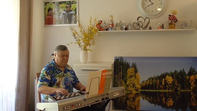 "Нич яка мисячна"украин.нар.песня исп.В.Мозбах. смотреть онлайн