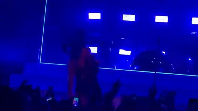 Rita Ora - Carry On (Live in Utrecht) смотреть онлайн
