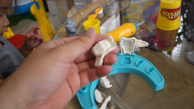 Play Doh Drill N Fill with Doctor Olivia Kids playing смотреть онлайн