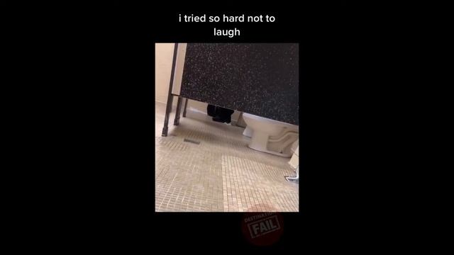 I Know You Pooping - Toilet Prank смотреть онлайн