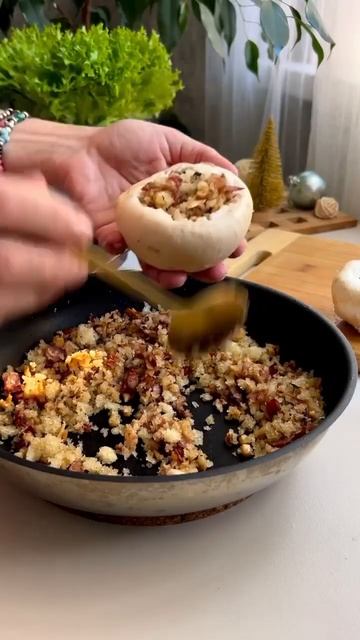 #Шампиньоны с начинкой из бекона с хлебными крошками #готовимдома