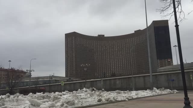 Прогулка по парку у метро ВДНХ в Москве смотреть онлайн