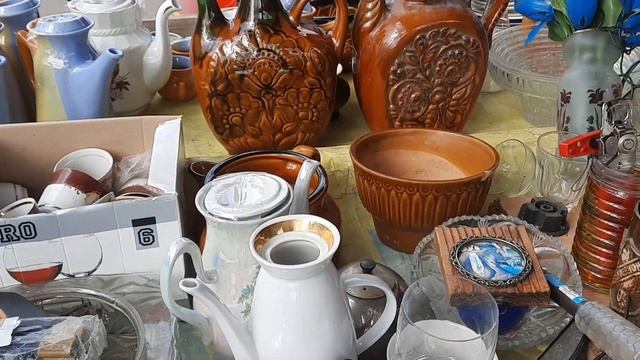 Барахолка Киев. Полно винтажной посуды.