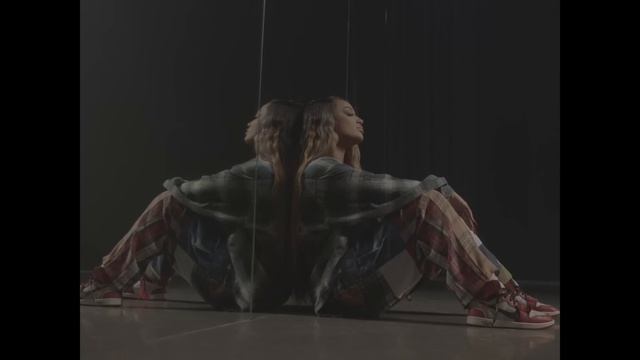 TAINY, DaniLeigh, Kris Floyd - FALTA (Official Music Video) смотреть онлайн