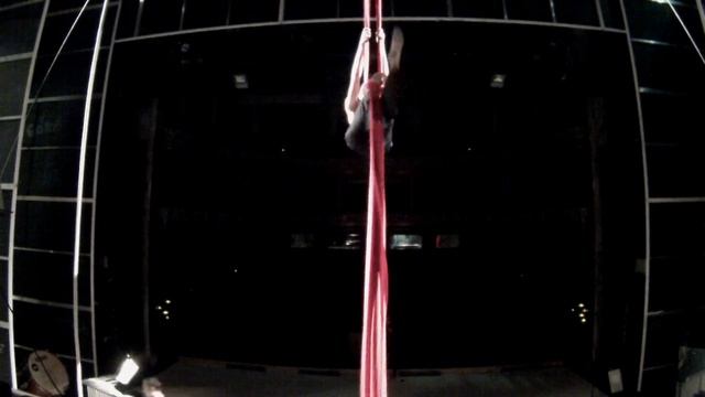 Aerial Silk - Run (Maciej Astramowicz) смотреть онлайн