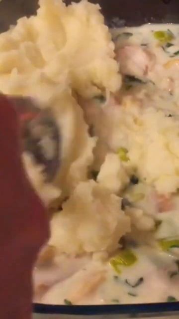 Creamy fish stew topped with mashed potato 😋👍🏴󠁧󠁢󠁳󠁣󠁴󠁿 #familydinner #comfortfood смотреть онлайн