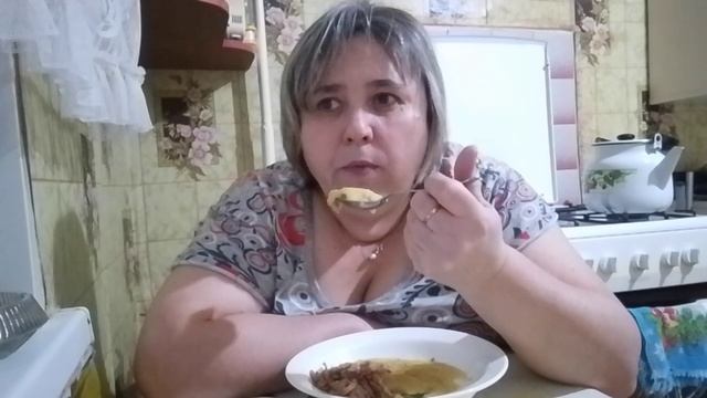 Мукбанг. Как мой кот изменил своей любимой. Загрустила, наверное устала. смотреть онлайн