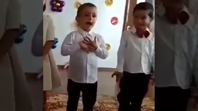 Очень трогательно. Малыш читает маме стих и плачет 😥 смотреть онлайн