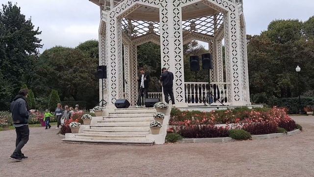 Уличные артисты в парке Горького. Стихи под музыку. Поэзия. Искусство