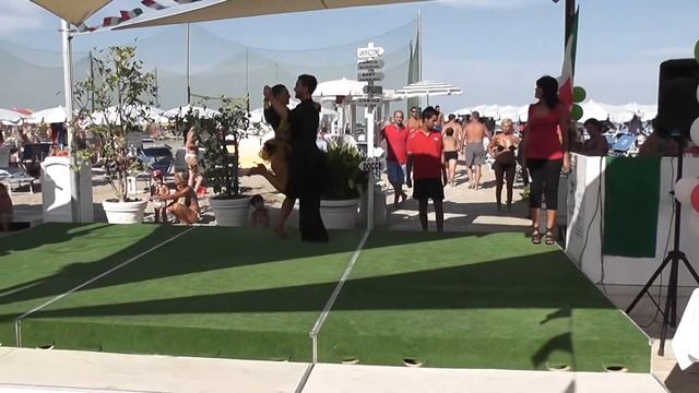 luca e silvia folk al bagno romeo смотреть онлайн