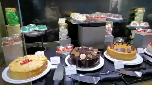 Qatar Airways Business Class A350-900 / QSuite B777-300 & Al Mourjan Lounge Doha || Jakarta - Paris