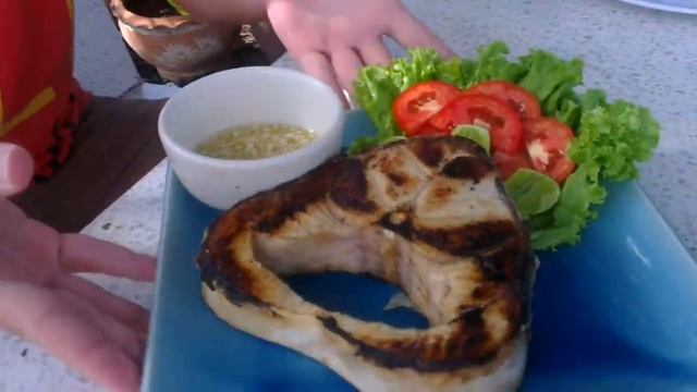 Пробуем акулу в простой тайской кафешке