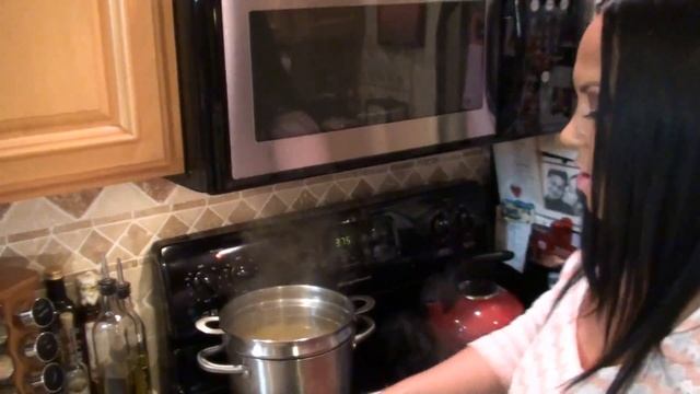 Mariah Milano's Vegetarian Penne Pasta w/ Cherry Tomatoes Mushrooms & Zuchini! смотреть онлайн