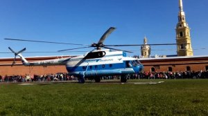 Взлёт Вертолёта МИ8 . Петропавловская крепость .