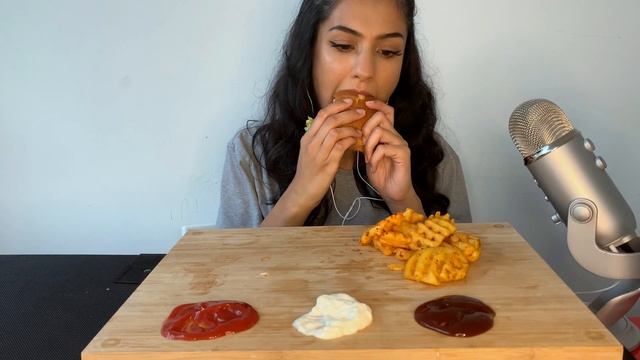 ASMR 'A' BURGERS WITH POTATO WAFFLE FRIES MUKBANG *Kitone ASMR* смотреть онлайн